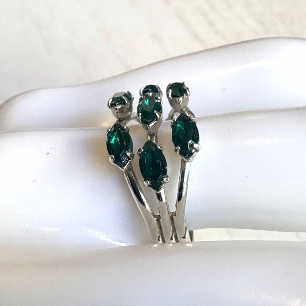 Sarah Coventry Vintage Green Glass Triple Row Adjustable Ring - Picture 4 of 11